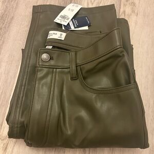 Abercrombie and Fitch womens leather 90s wide leg 25(0) short Curve love